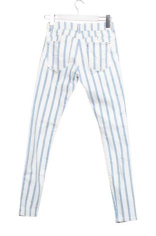 Дамски дънки Bershka, Размер XS, Цвят Многоцветен, Цена 15,33 €