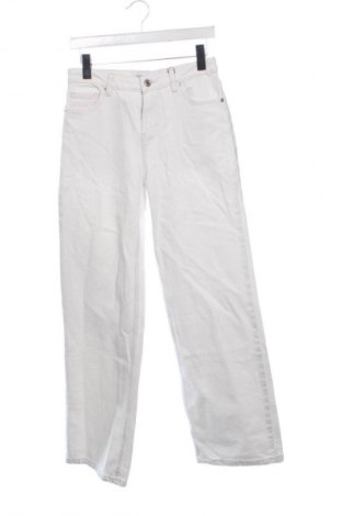 Γυναικείο Τζίν Bershka, Μέγεθος XS, Χρώμα Λευκό, Τιμή 17,99 €