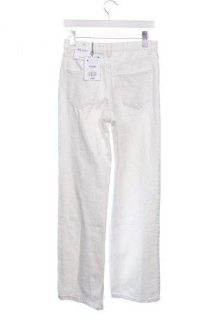 Γυναικείο Τζίν Bershka, Μέγεθος XS, Χρώμα Λευκό, Τιμή 17,99 €