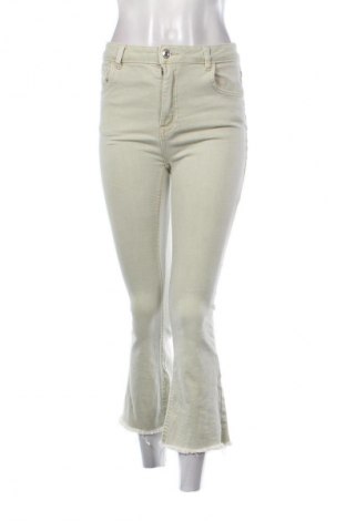 Дамски дънки Bershka, Размер S, Цвят Зелен, Цена 8,18 €