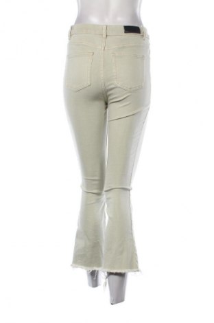 Дамски дънки Bershka, Размер S, Цвят Зелен, Цена 8,18 €