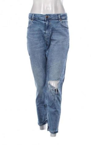 Blugi de femei Bershka, Mărime M, Culoare Albastru, Preț 78,99 Lei