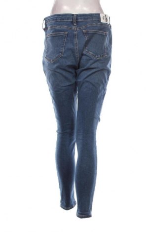 Damskie jeansy Calvin Klein Jeans, Rozmiar L, Kolor Niebieski, Cena 86,99 zł
