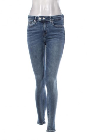 Damskie jeansy Calvin Klein Jeans, Rozmiar S, Kolor Niebieski, Cena 125,99 zł