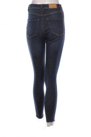 Дамски дънки Stradivarius, Размер S, Цвят Син, Цена 11,24 €