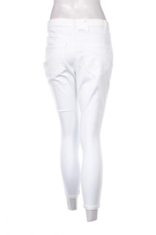 Γυναικείο Τζίν Vero Moda, Μέγεθος M, Χρώμα Λευκό, Τιμή 28,99 €