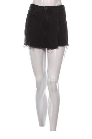 Damskie szorty Cropp, Rozmiar S, Kolor Czarny, Cena 44,99 zł