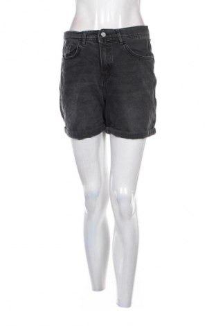 Дамски къс панталон LC Waikiki, Размер M, Цвят Сив, Цена 20,45 €