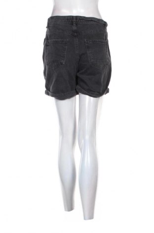 Дамски къс панталон LC Waikiki, Размер M, Цвят Сив, Цена 20,45 €