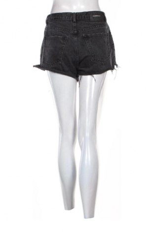 Дамски къс панталон Pull&Bear, Размер M, Цвят Черен, Цена 4,60 €