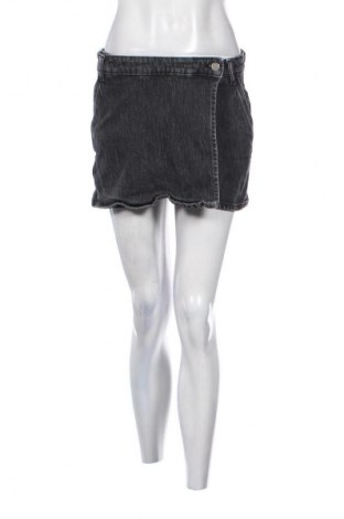 Дамски къс панталон Reserved, Размер S, Цвят Черен, Цена 5,62 €