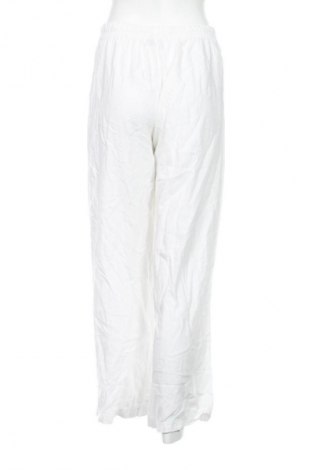 Damenhose Bershka, Größe M, Farbe Weiß, Preis 18,99 €