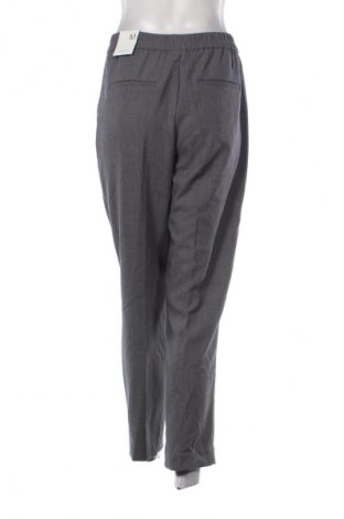 Дамски панталон Reserved, Размер M, Цвят Сив, Цена 15,84 €