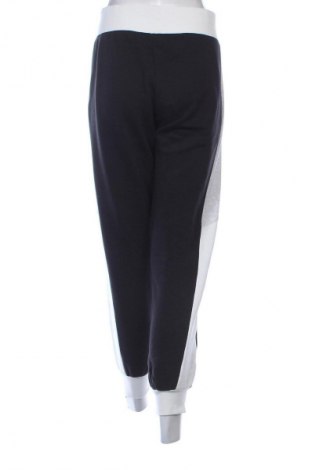 Pantaloni trening de femei Nike, Mărime L, Culoare Negru, Preț 263,74 Lei