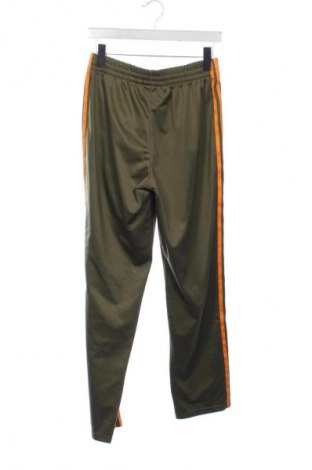 Детско спортно долнище Adidas, Размер 15-18y/ 170-176 см, Цвят Зелен, Цена 32,21 €