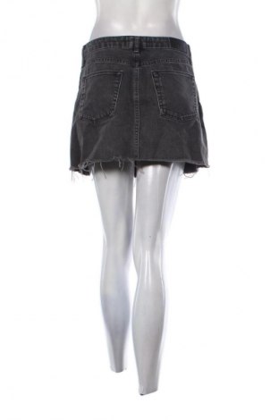 Пола BDG, Размер L, Цвят Черен, Цена 18,40 €