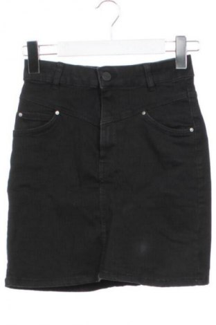 Пола Bershka, Размер XS, Цвят Черен, Цена 11,24 €