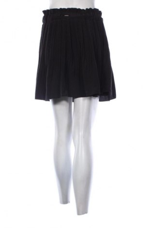 Sukně Guess, Velikost M, Barva Černá, Cena  907,00 Kč