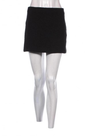 Пола Mango, Размер M, Цвят Черен, Цена 3,06 €