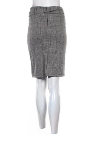 Пола NEW COLLECTION, Размер S, Цвят Многоцветен, Цена 9,71 €