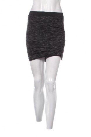 Пола Vero Moda, Размер S, Цвят Черен, Цена 8,69 €