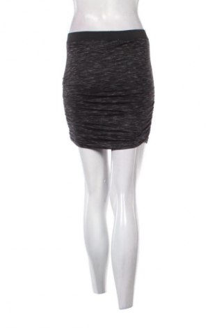 Пола Vero Moda, Размер S, Цвят Черен, Цена 8,69 €