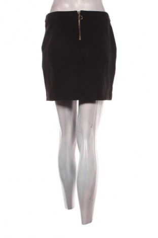 Пола Vero Moda, Размер M, Цвят Черен, Цена 2,55 €