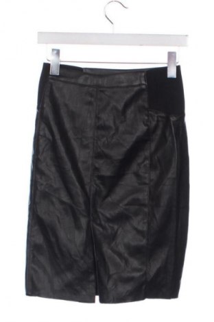 Пола Vero Moda, Размер XS, Цвят Черен, Цена 2,55 €