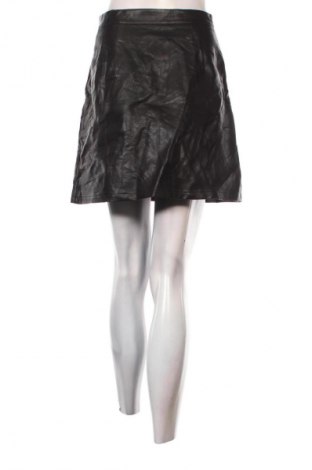 Пола Zara, Размер S, Цвят Черен, Цена 3,57 €