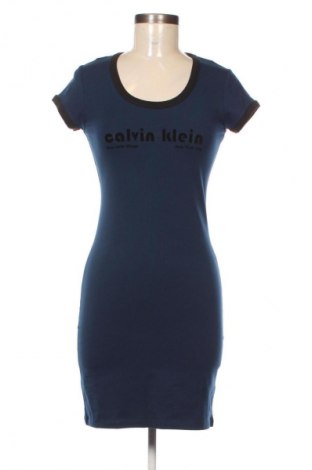 Рокля Calvin Klein Jeans, Размер XS, Цвят Син, Цена 70,55 €