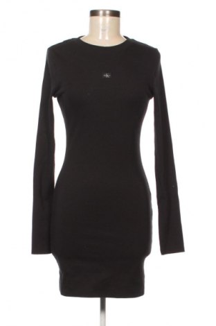 Рокля Calvin Klein Jeans, Размер S, Цвят Черен, Цена 70,55 €, #135160077