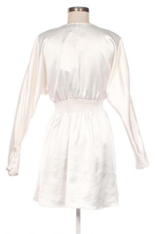 Рокля Gina Tricot, Размер M, Цвят Бял, Цена 12,27 €