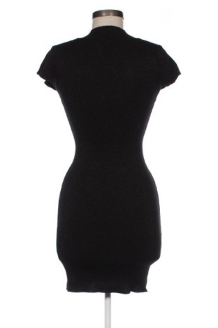 Рокля Guess, Размер S, Цвят Черен, Цена 110,96 €