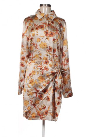 Рокля Guess By Marciano, Размер XL, Цвят Многоцветен, Цена 104,81 €