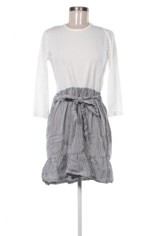 Šaty  Jdy, Velikost M, Barva Vícebarevné, Cena  359,00 Kč