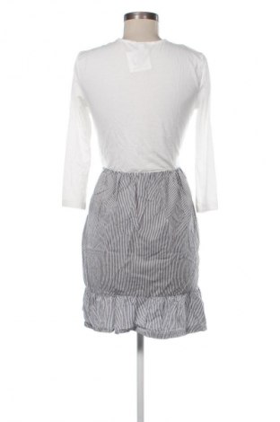 Šaty  Jdy, Velikost M, Barva Vícebarevné, Cena  359,00 Kč