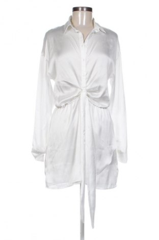 Φόρεμα Pull&Bear, Μέγεθος M, Χρώμα Λευκό, Τιμή 15,00 €