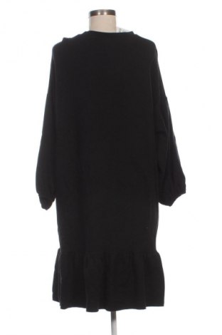 Šaty  Pull&Bear, Velikost M, Barva Černá, Cena  269,00 Kč