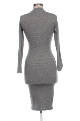 Рокля Pull&Bear, Размер XS, Цвят Многоцветен, Цена 9,20 €