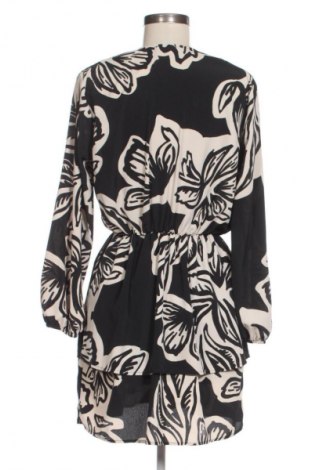 Рокля Reserved, Размер M, Цвят Многоцветен, Цена 15,84 €