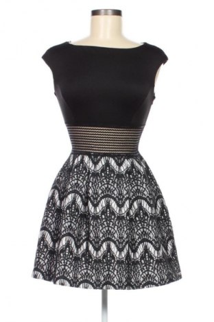 Рокля Rinascimento, Размер S, Цвят Черен, Цена 19,94 €