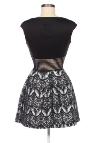 Рокля Rinascimento, Размер S, Цвят Черен, Цена 19,94 €