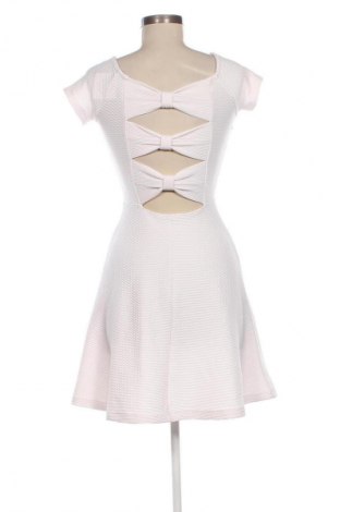 Рокля Stradivarius, Размер M, Цвят Бял, Цена 15,84 €