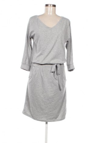Рокля The Still, Размер L, Цвят Сив, Цена 9,20 €