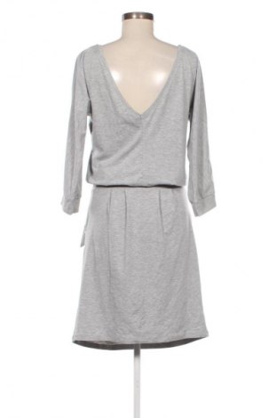 Рокля The Still, Размер L, Цвят Сив, Цена 9,20 €