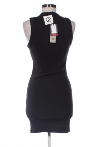 Рокля Tommy Jeans, Размер M, Цвят Черен, Цена 70,55 €
