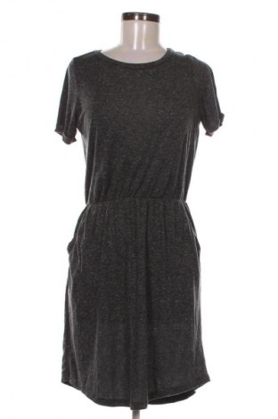 Kleid Vero Moda, Größe M, Farbe Grau, Preis 31,99 €