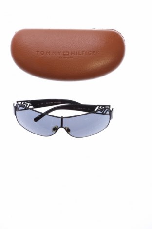 Слънчеви очила Tommy Hilfiger, Цвят Черен, Цена 104,00 €