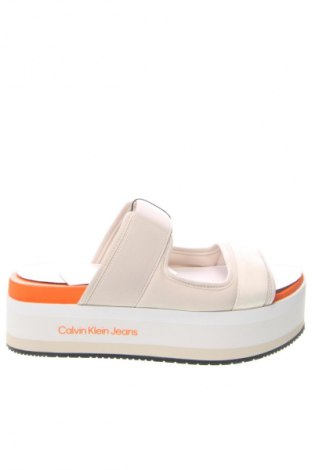 Чехли Calvin Klein Jeans, Размер 40, Цвят Екрю, Цена 80,78 €