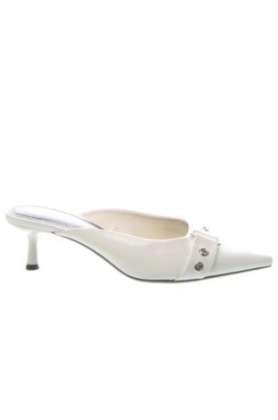 Γυναικείες παντόφλες Bershka, Μέγεθος 39, Χρώμα Λευκό, Τιμή 22,39 €